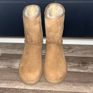 Never Worn; Classic Short Chestnut Ugg Boots.